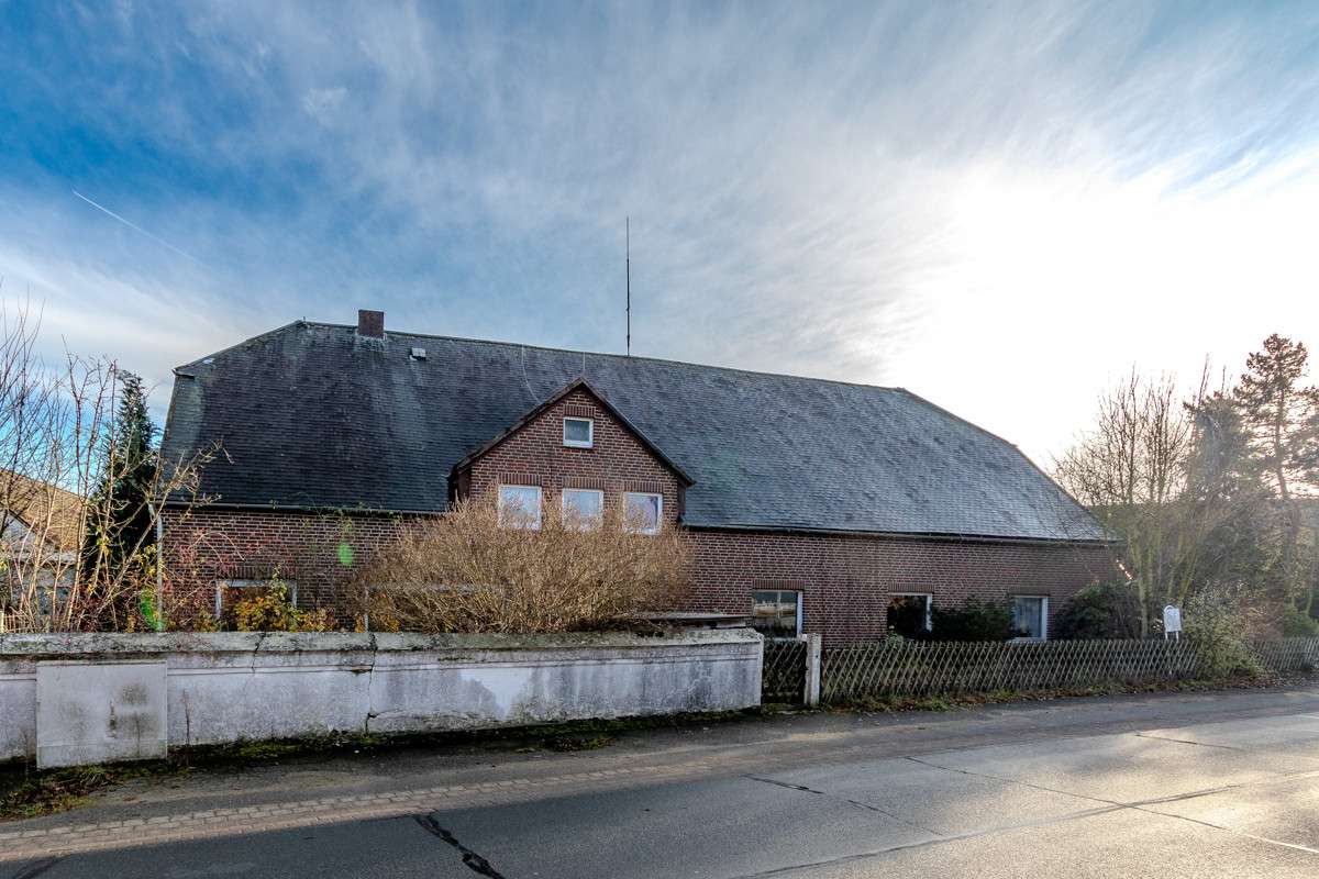 Thumbnail-Haus zum Kaufen in Lemgow Schweskau 105.000,00 € 210 m²