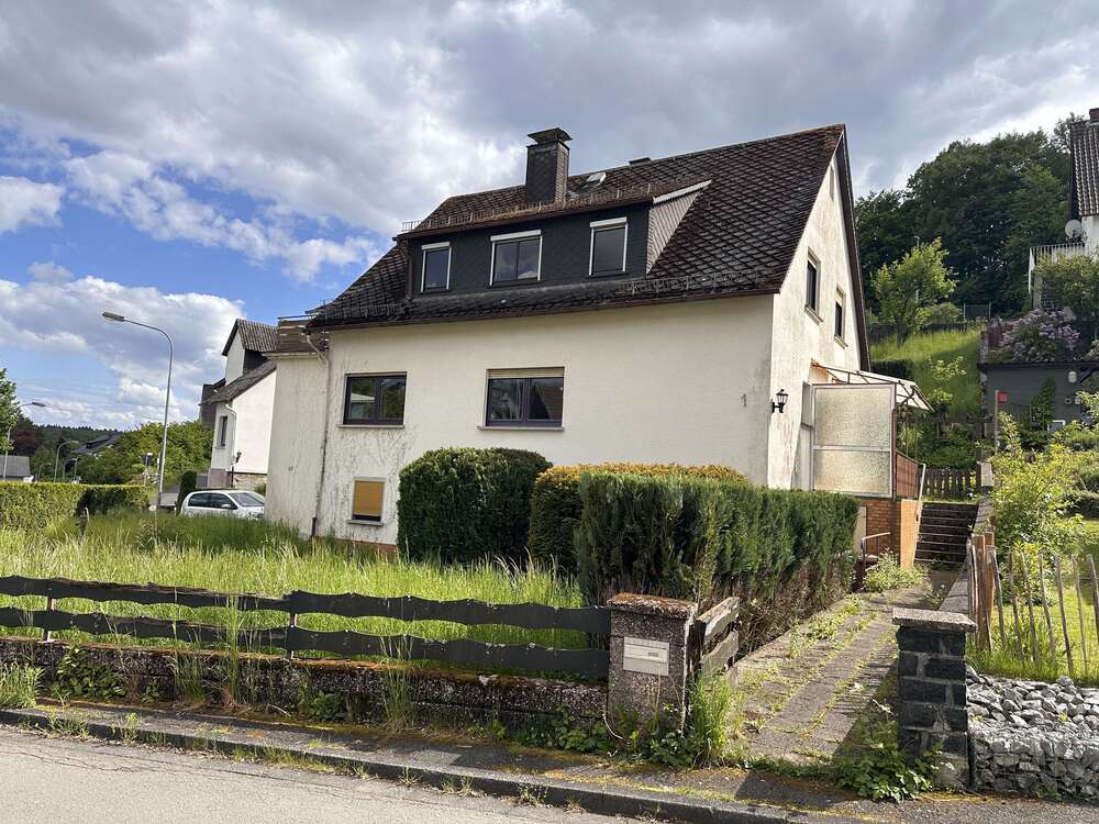 Thumbnail-Haus zum Kaufen in Aßlar-Ortsteil 215.000,00 € 215 m²