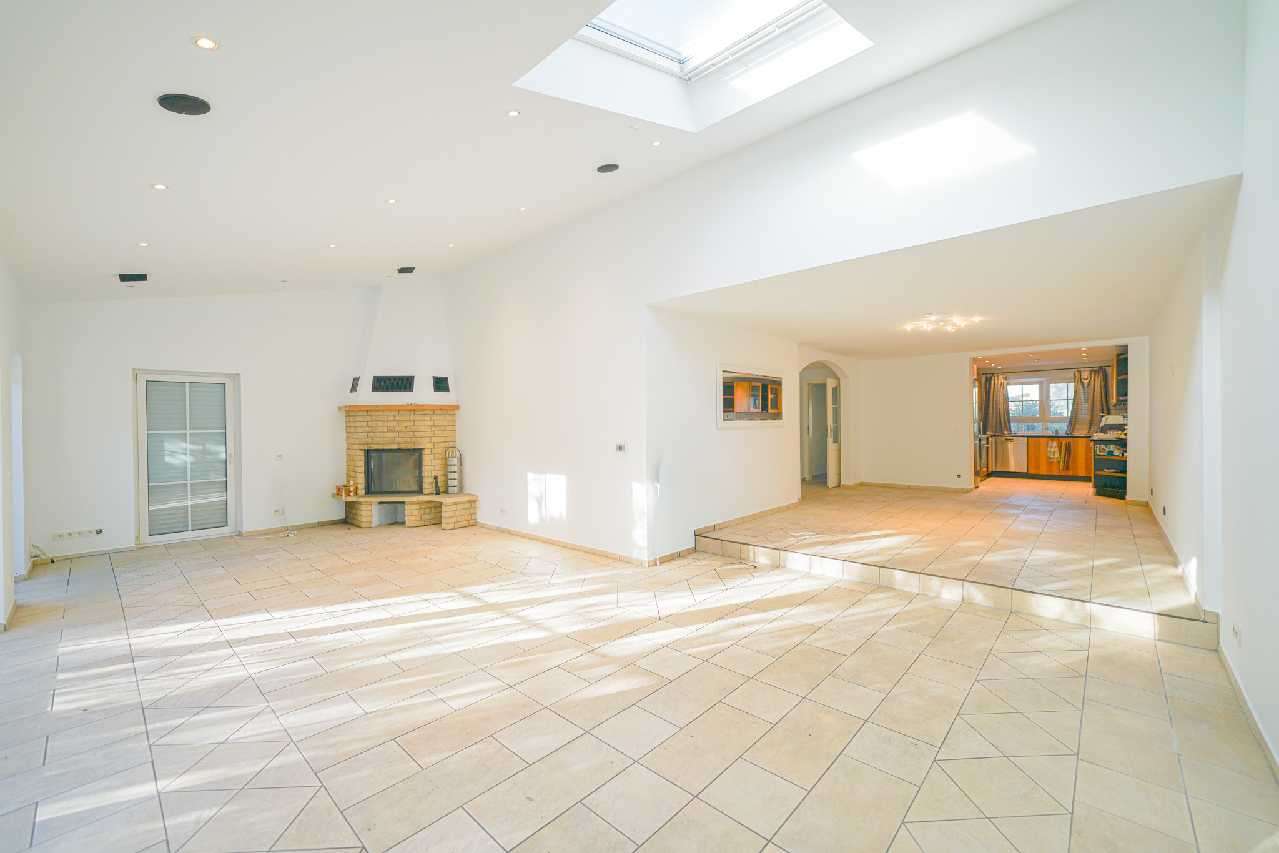 Thumbnail-Haus zum Mieten in Ratingen 2.500,00 € 220 m²