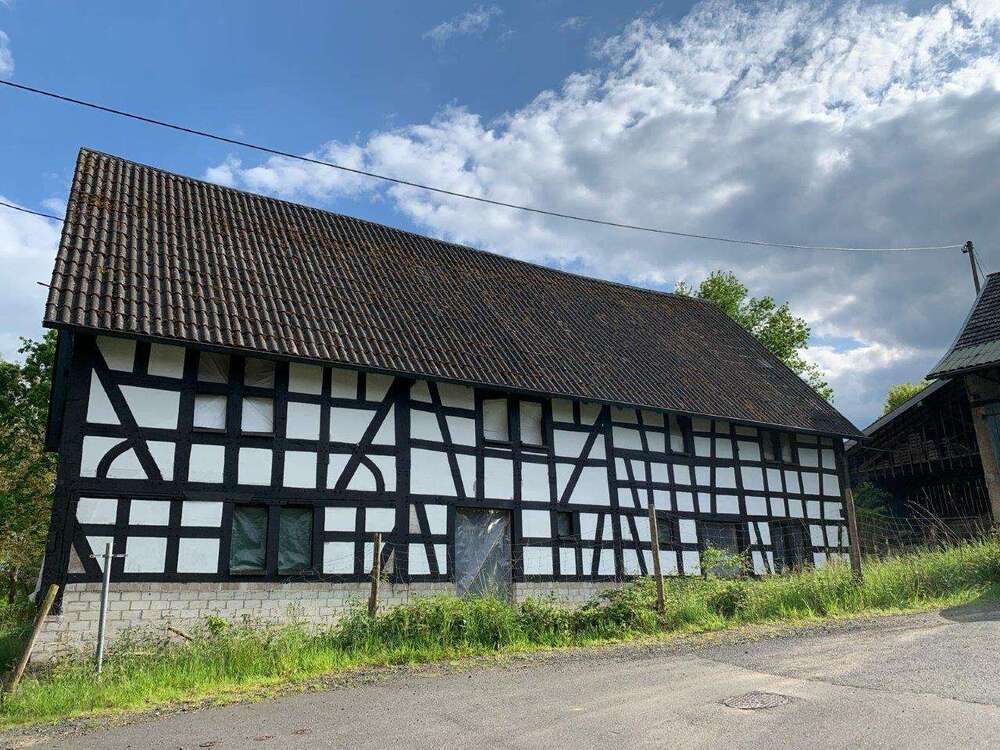 Thumbnail-Haus zum Kaufen in Asbach 180.000,00 € 237 m²