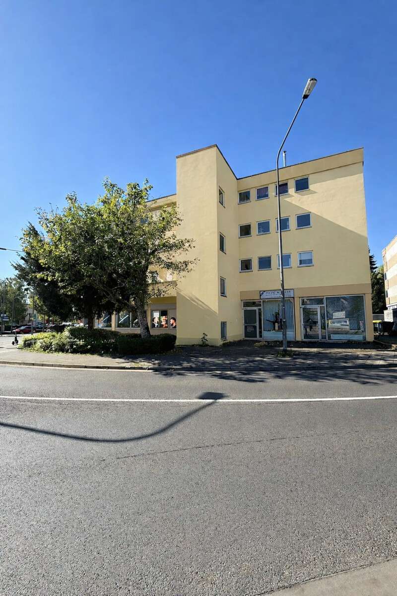 Thumbnail-Einzelhandel in Frankfurt am Main Praunheim 2.550,00 € 81 m²