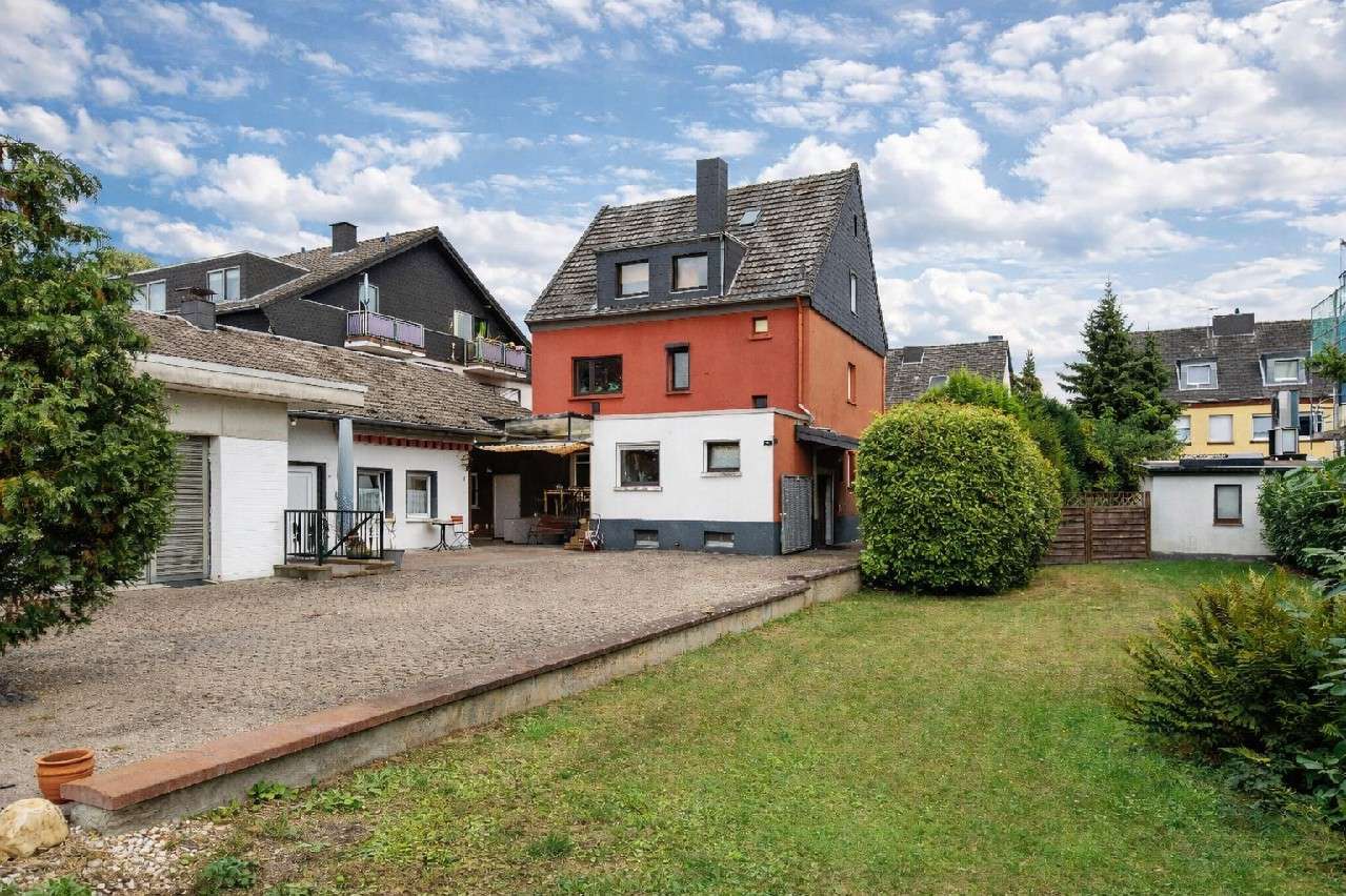 Thumbnail-Haus zum Kaufen in Leverkusen 595.000,00 € 189 m²