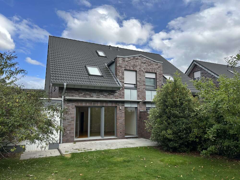 Thumbnail-Haus zum Mieten in Leverkusen 2.200,00 € 133 m²