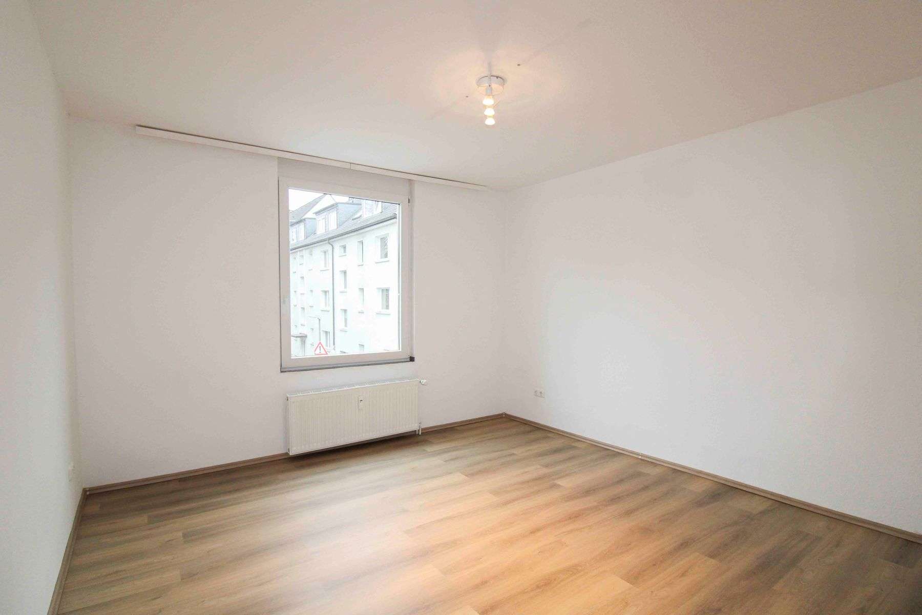 Thumbnail-Wohnung zum Kaufen in Essen 135.000,00 € 102.16 m²