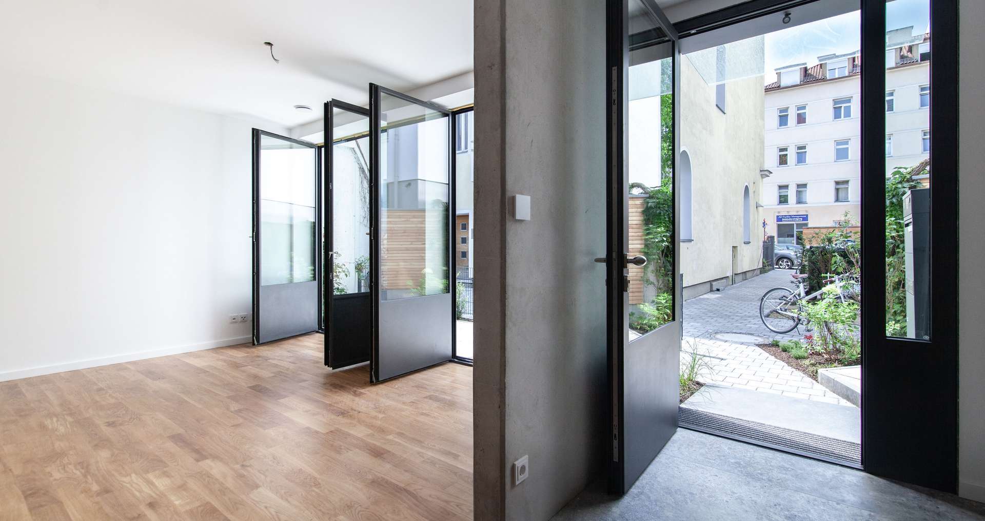 Thumbnail-Haus zum Mieten in München 4.990,00 € 150.9 m²