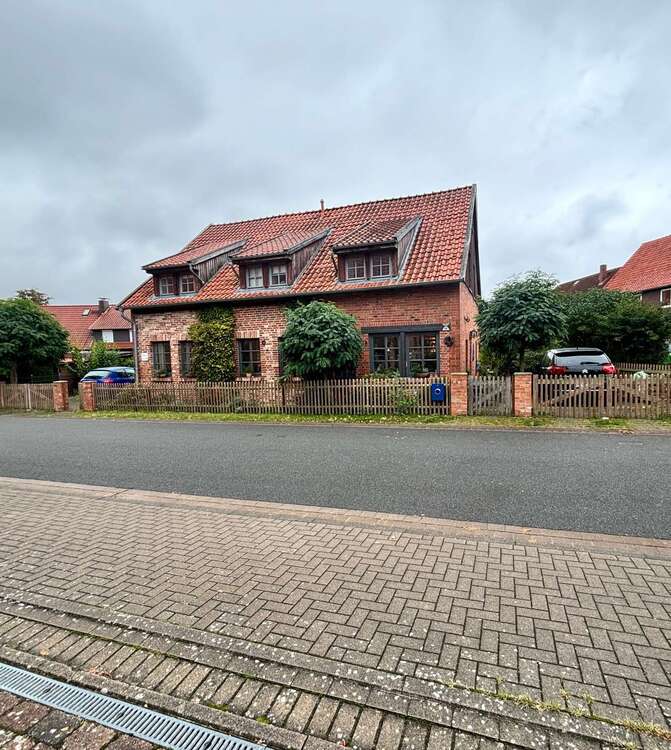 Thumbnail-Haus zum Kaufen in Neustadt am Rübenberge 490.000,00 € 189 m²