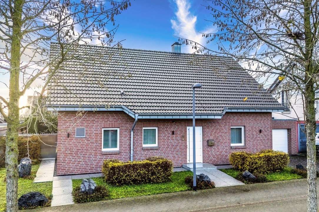 Thumbnail-Haus zum Kaufen in Grevenbroich - Kapellen 830.000,00 € 176 m²