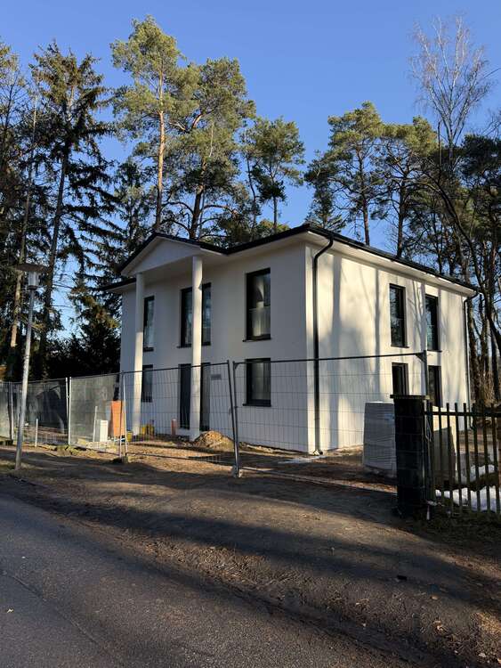 Thumbnail-Haus zum Kaufen in Brandenburg - Blankenfelde-Mahlow 990.000,00 € 198 m²