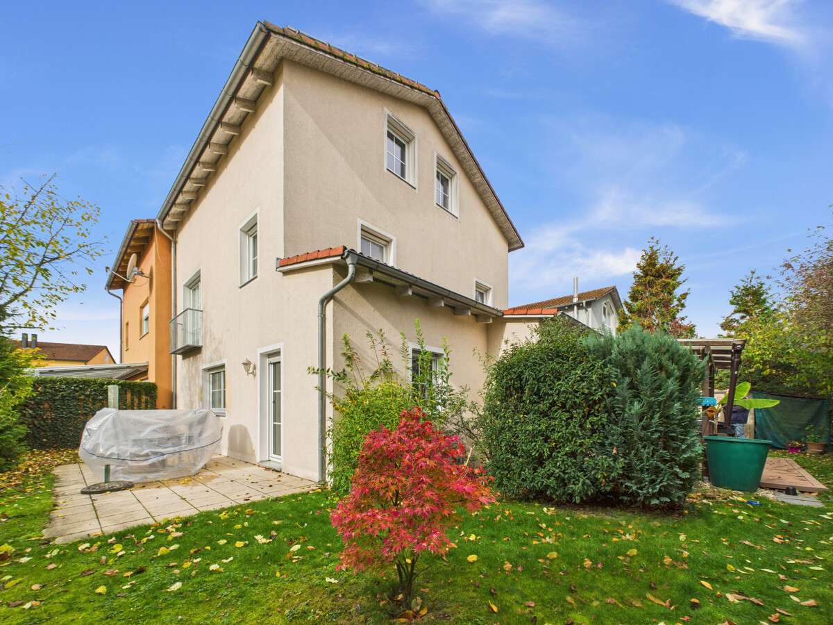 Thumbnail-Haus zum Kaufen in Neutraubling 650.000,00 € 150 m²