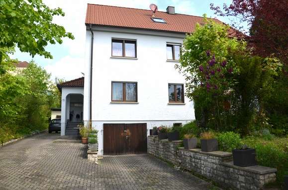 Thumbnail-Wohnung zum Mieten in Höchstadt 950,00 € 91.95 m²