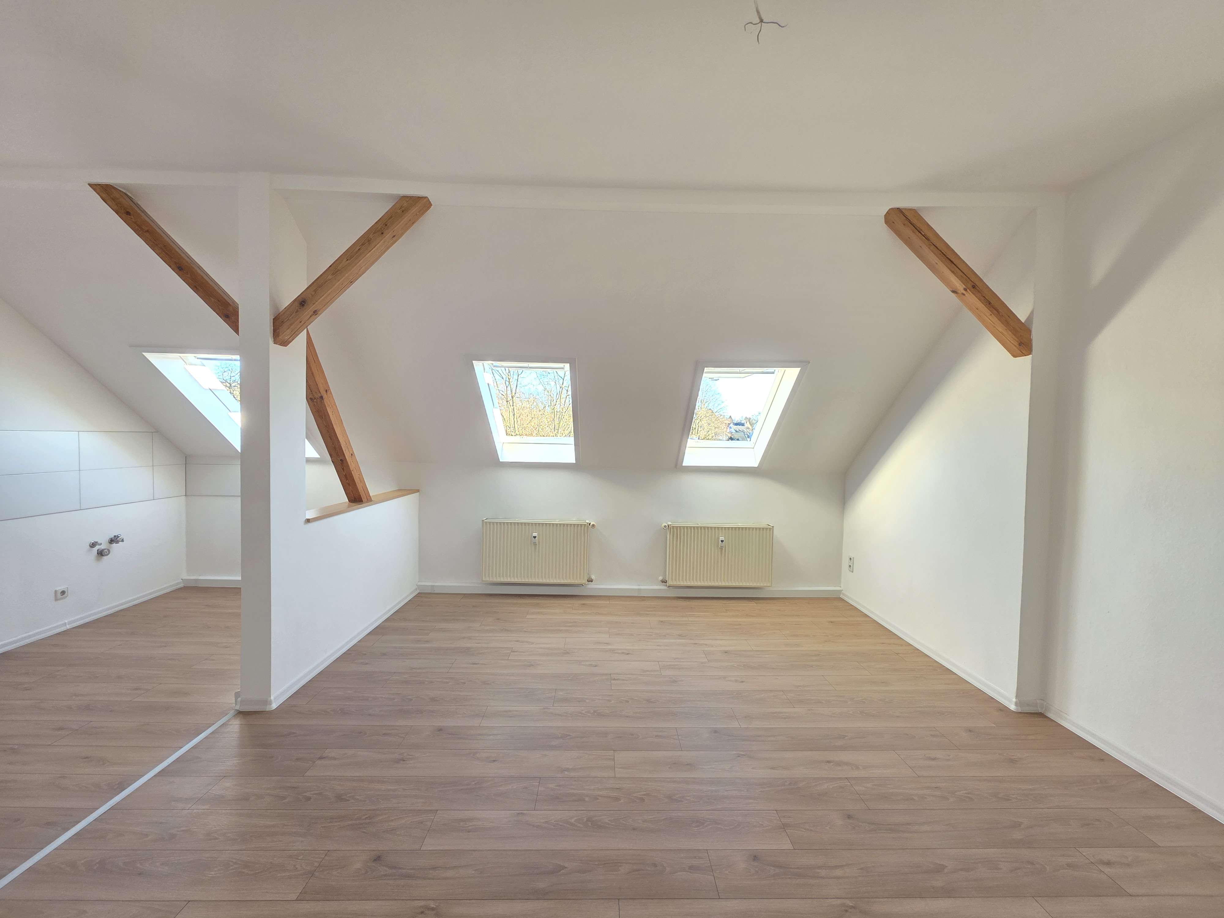 Thumbnail-Wohnung zum Mieten in Limbach-Oberfrohna 850,00 € 127.88 m²