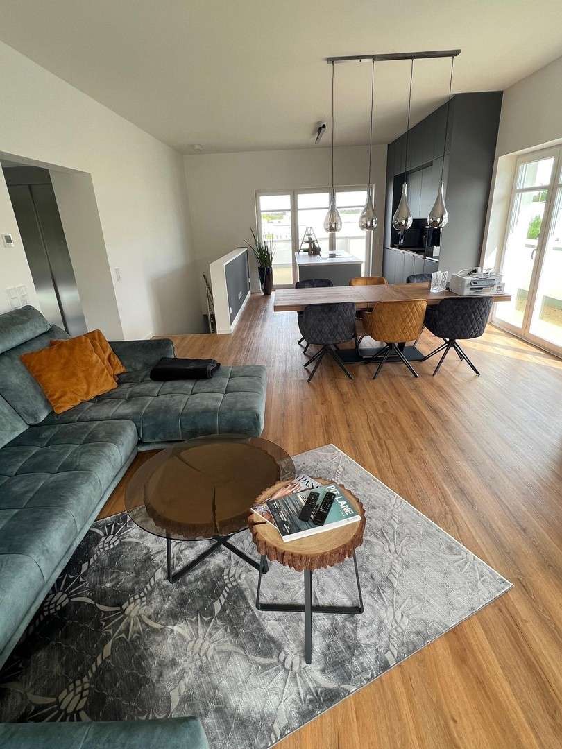 Thumbnail-Wohnung zum Mieten in Brandenburg - Potsdam 2.990,00 € 190 m²