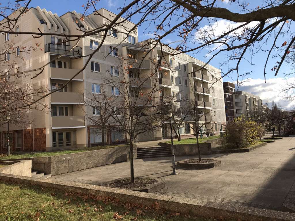 Thumbnail-Wohnung zum Mieten in Halle (Saale) 378,79 € 68.87 m²