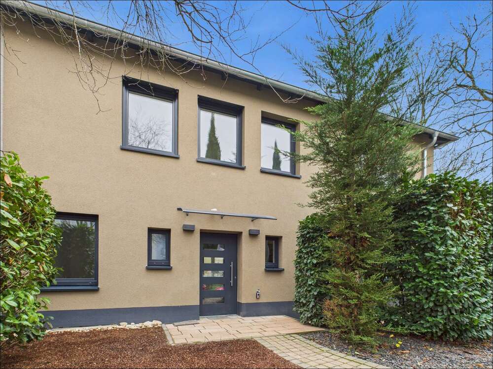 Thumbnail-Haus zum Kaufen in Frankfurt am Main Unterliederbach 949.000,00 € 187 m²