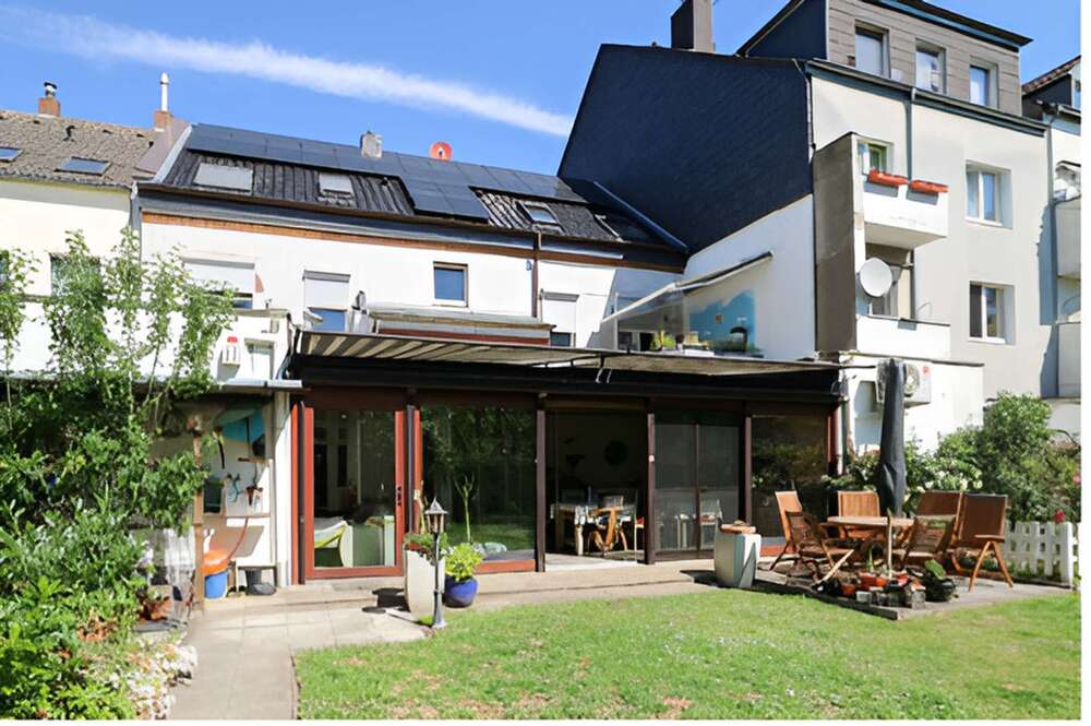 Thumbnail-Haus zum Kaufen in Düsseldorf 1.100.000,00 € 392 m²