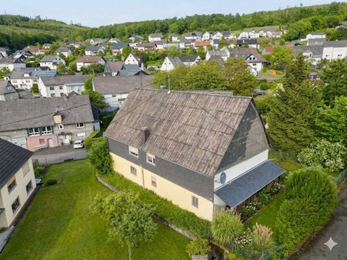 Thumbnail-Haus zum Kaufen in Emmerzhausen 49.000,00 € 162 m²