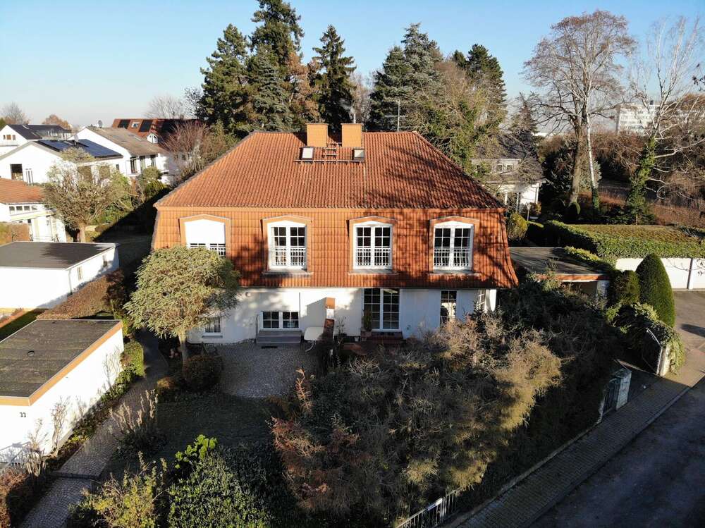 Thumbnail-Haus zum Mieten in Schwalbach 2.950,00 € 216 m²