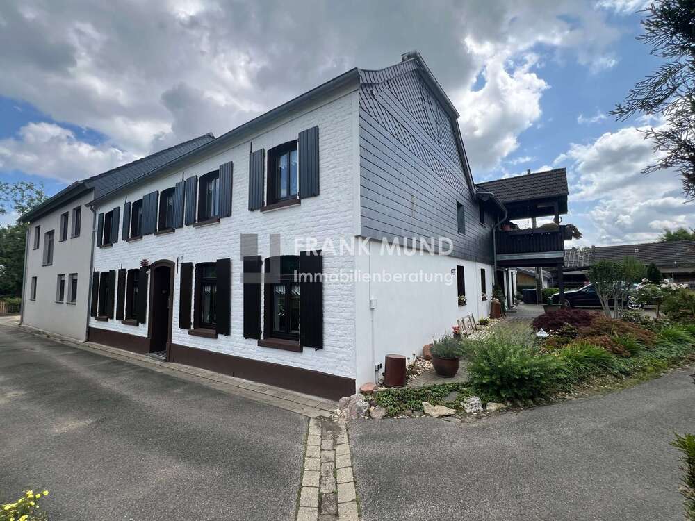 Thumbnail-Haus zum Kaufen in Mönchengladbach-Rheindahlen-Rheindahlen 359.000,00 € 241 m²