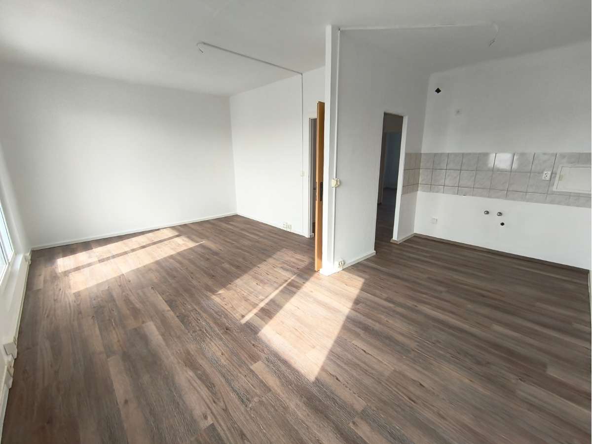 Thumbnail-Wohnung zum Mieten in Halle 342,00 € 56.02 m²