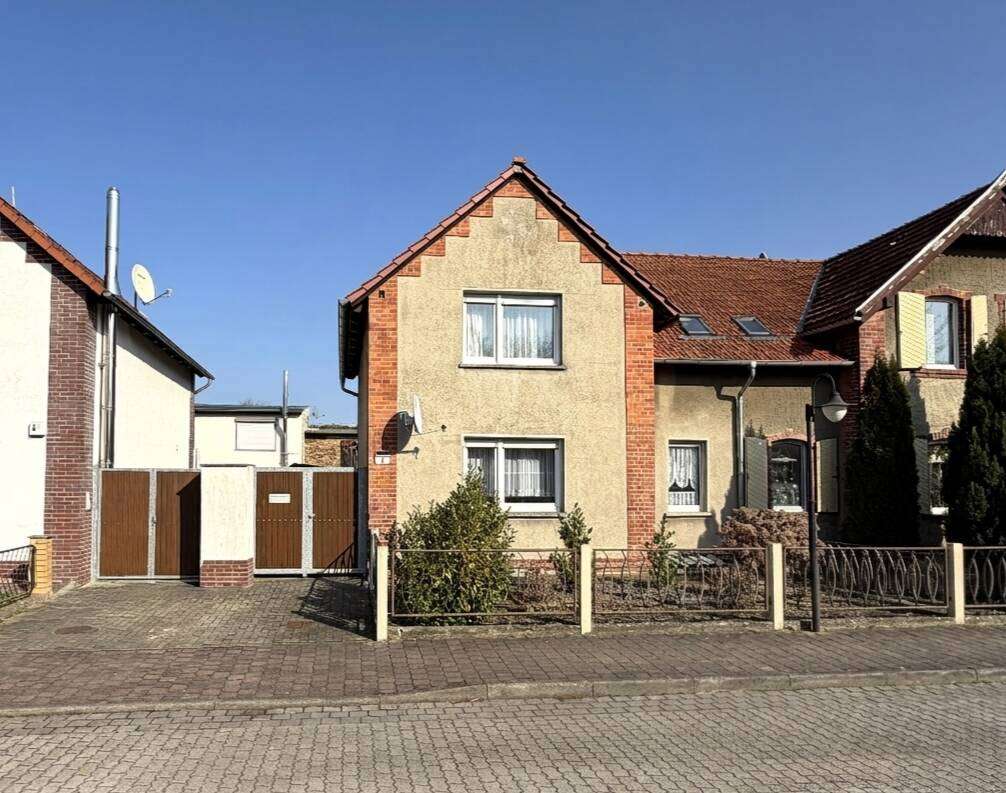Thumbnail-Haus zum Kaufen in Sandersdorf-Brehna 50.000,00 € 101.6 m²