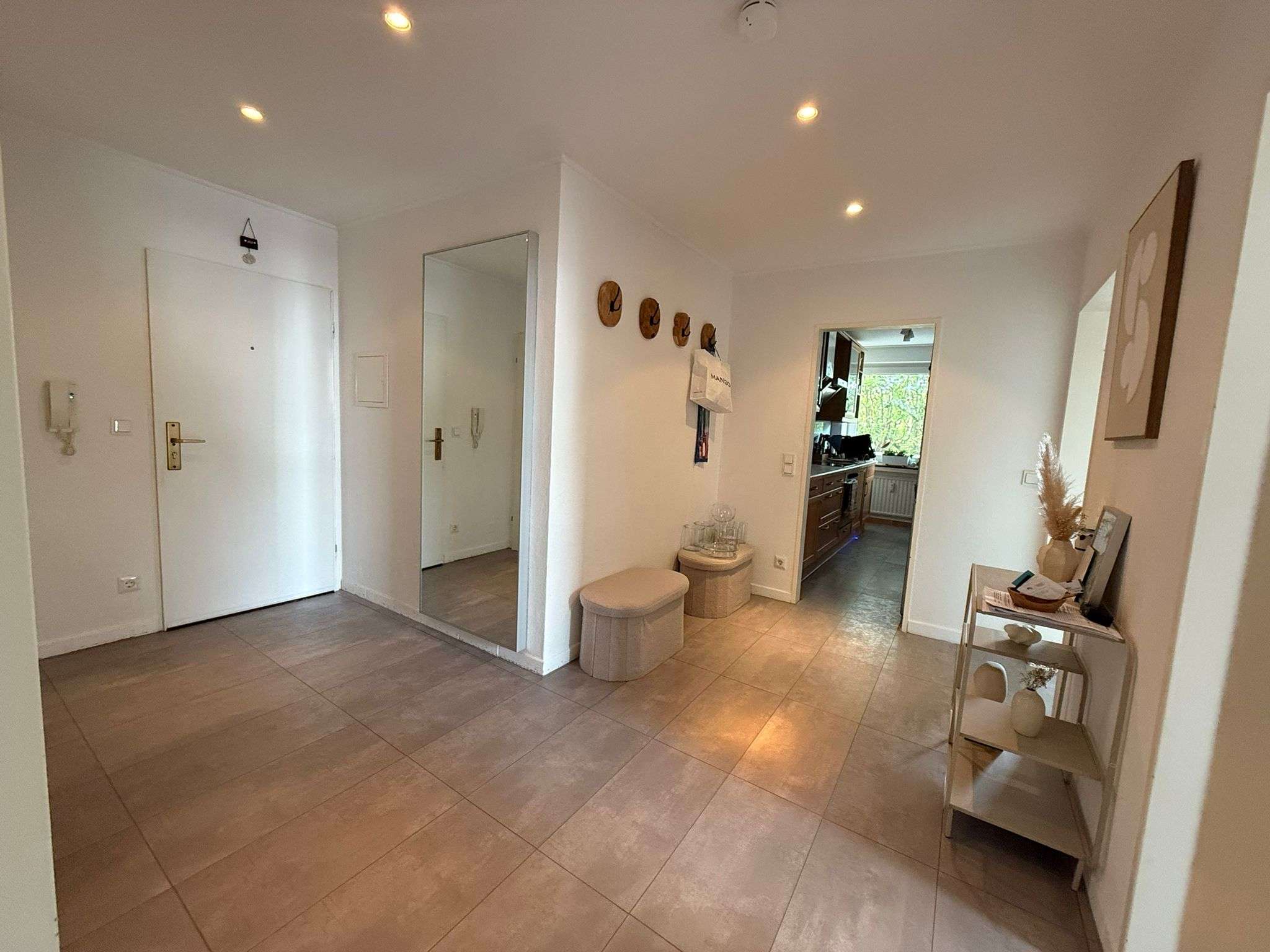 Thumbnail-Wohnung zum Kaufen in Meerbusch 289.000,00 € 76 m²