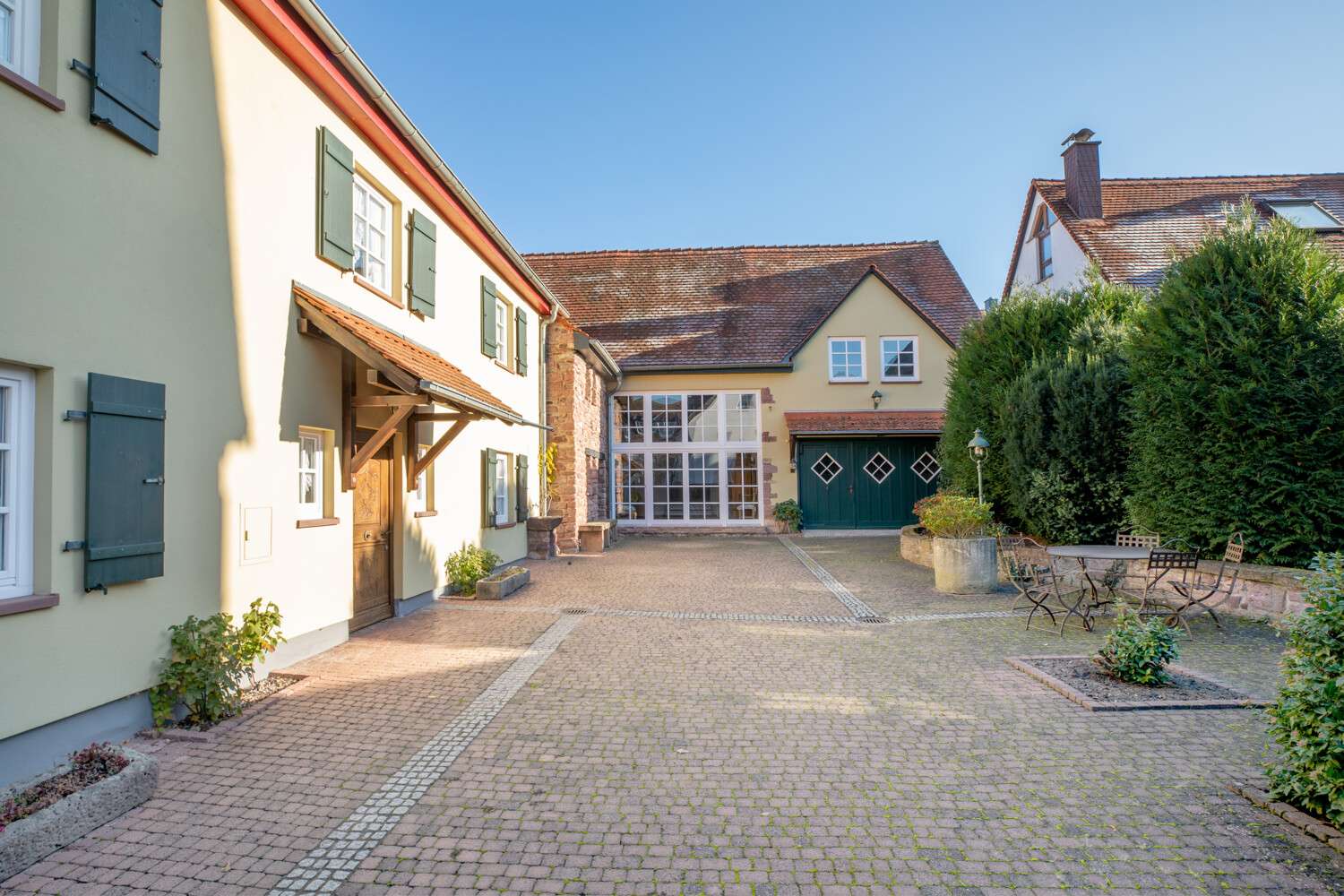 Thumbnail-Haus zum Kaufen in Dietzenbach 980.000,00 € 404.62 m²