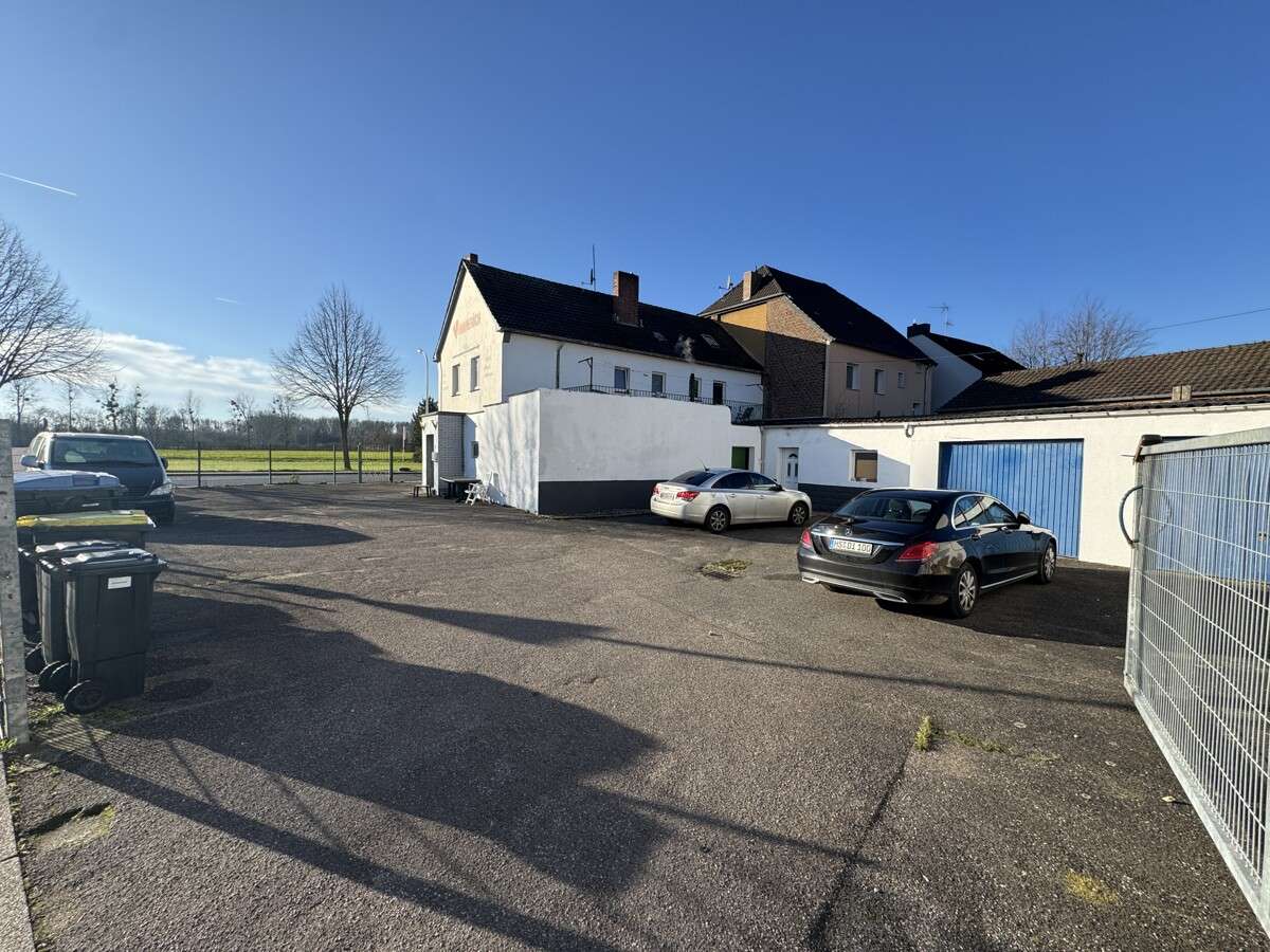 Thumbnail-Haus zum Kaufen in Heinsberg Randerath 239.900,00 € 234 m²