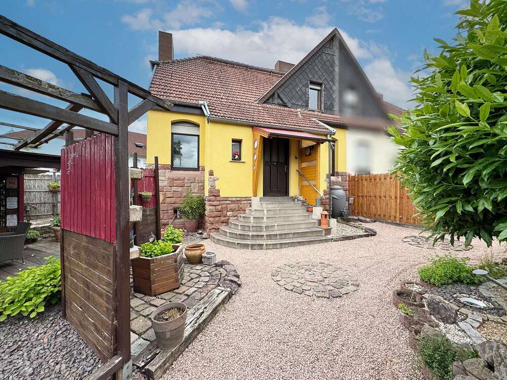 Thumbnail-Haus zum Kaufen in Saarbrücken 210.000,00 € 136 m²