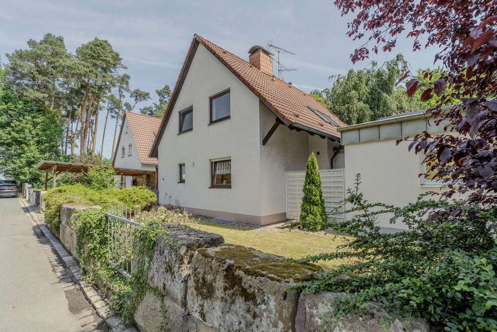 Thumbnail-Haus zum Kaufen in Cadolzburg 749.000,00 € 235 m²