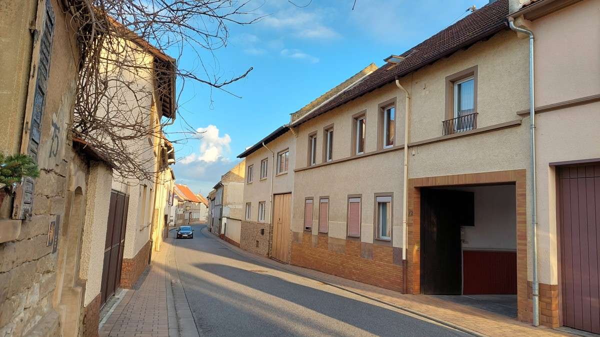 Thumbnail-Haus zum Kaufen in Flonheim 162.000,00 € 215 m²