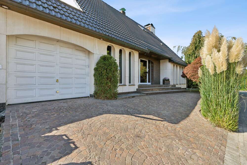 Thumbnail-Haus zum Kaufen in Ratingen 825.000,00 € 261 m²