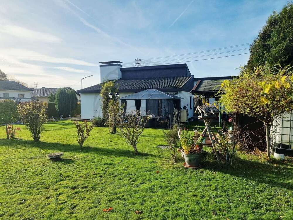 Thumbnail-Haus zum Kaufen in Niederahr 359.000,00 € 175 m²