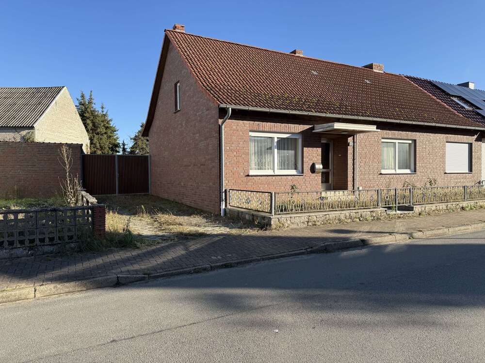Thumbnail-Haus zum Kaufen in Apenburg 80.000,00 € 125.8 m²