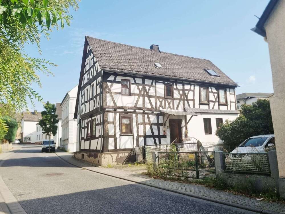 Thumbnail-Haus zum Kaufen in Höhr-Grenzhausen 115.000,00 € 131 m²
