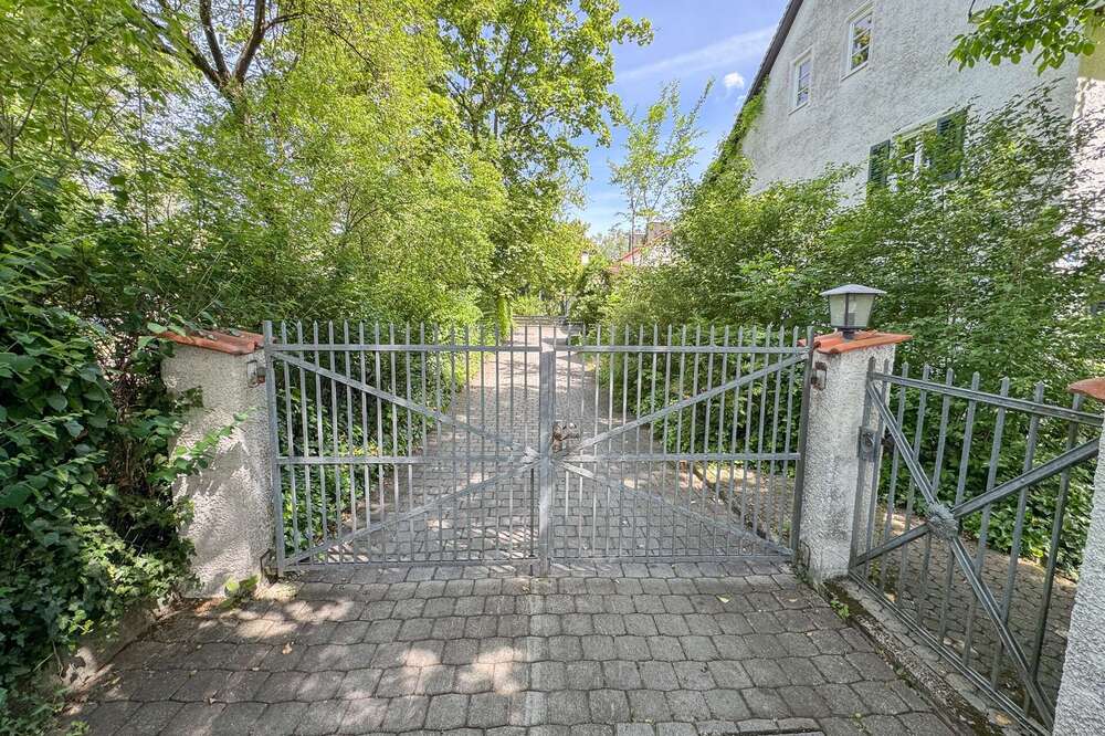 Thumbnail-Haus zum Kaufen in München Allach 799.000,00 € 136.32 m²