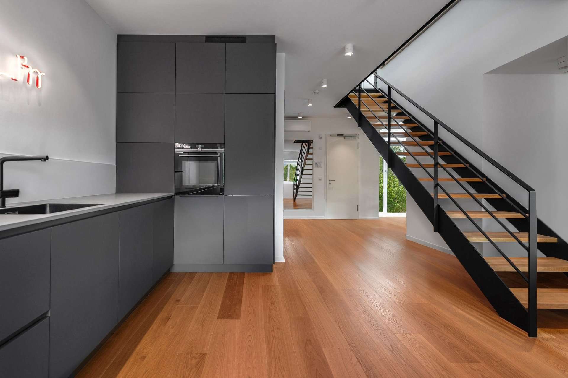 Thumbnail-Wohnung zum Kaufen in Düsseldorf - Düsseltal 2.150.000,00 € 182 m²