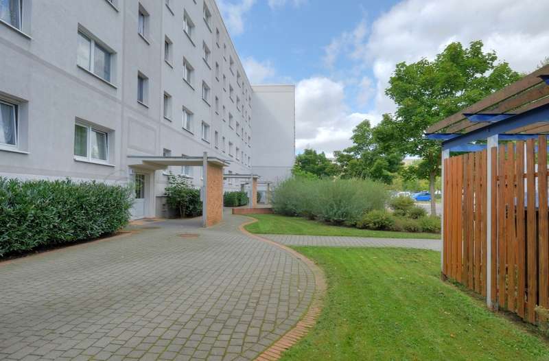 Thumbnail-Wohnung zum Mieten in Halle 342,00 € 56.98 m²