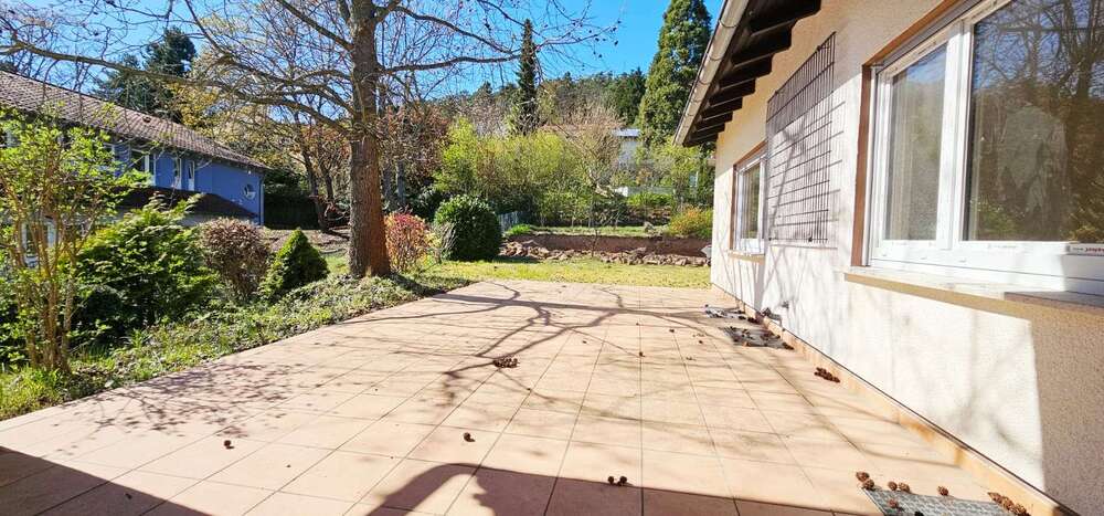 Thumbnail-Haus zum Mieten in Weisenheim am Berg 2.450,00 € 180 m²