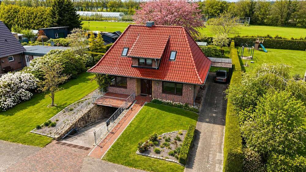 Thumbnail-Haus zum Kaufen in Westerstede Moorburg 299.000,00 € 127 m²