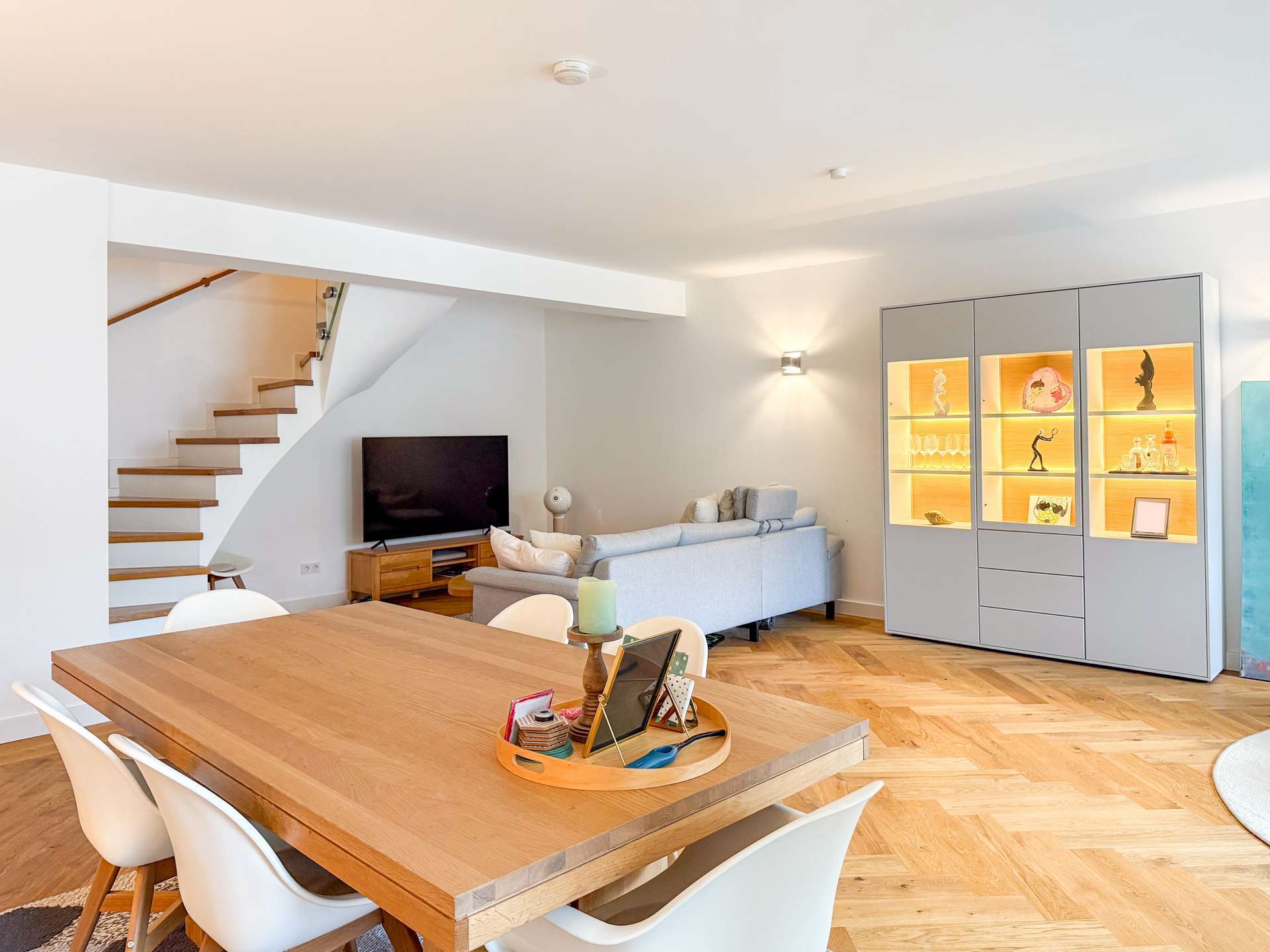 Thumbnail-Wohnung zum Mieten in Düsseldorf 2.700,00 € 162 m²