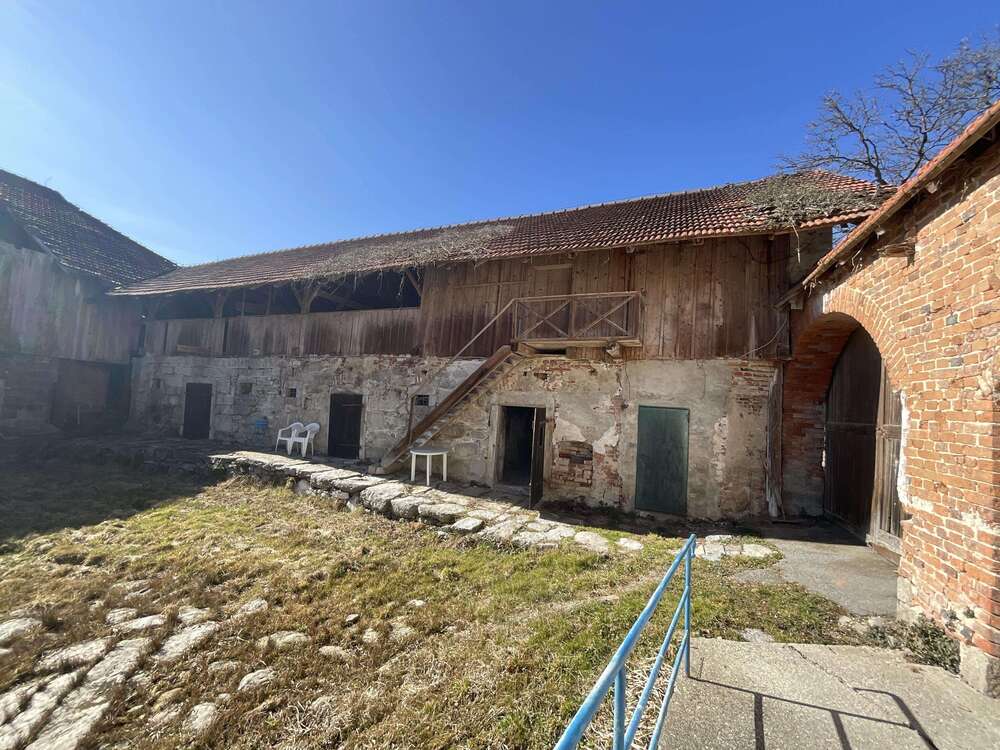 Thumbnail-Haus zum Kaufen in Tittling 209.000,00 € 243 m²