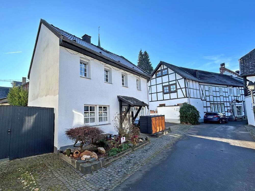 Thumbnail-Wohnung zum Kaufen in Hennef-Blankenberg 295.000,00 € 100 m²