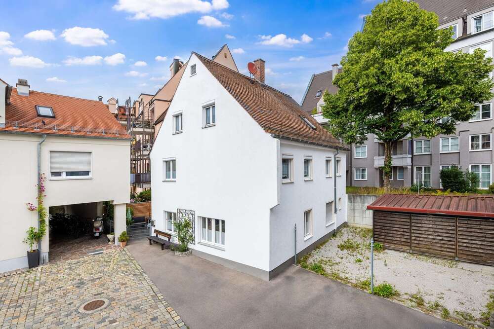 Thumbnail-Haus zum Kaufen in Augsburg 545.000,00 € 185 m²