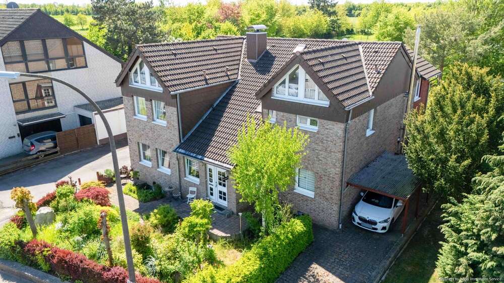 Thumbnail-Haus zum Kaufen in Erftstadt Bliesheim 769.000,00 € 255.06 m²