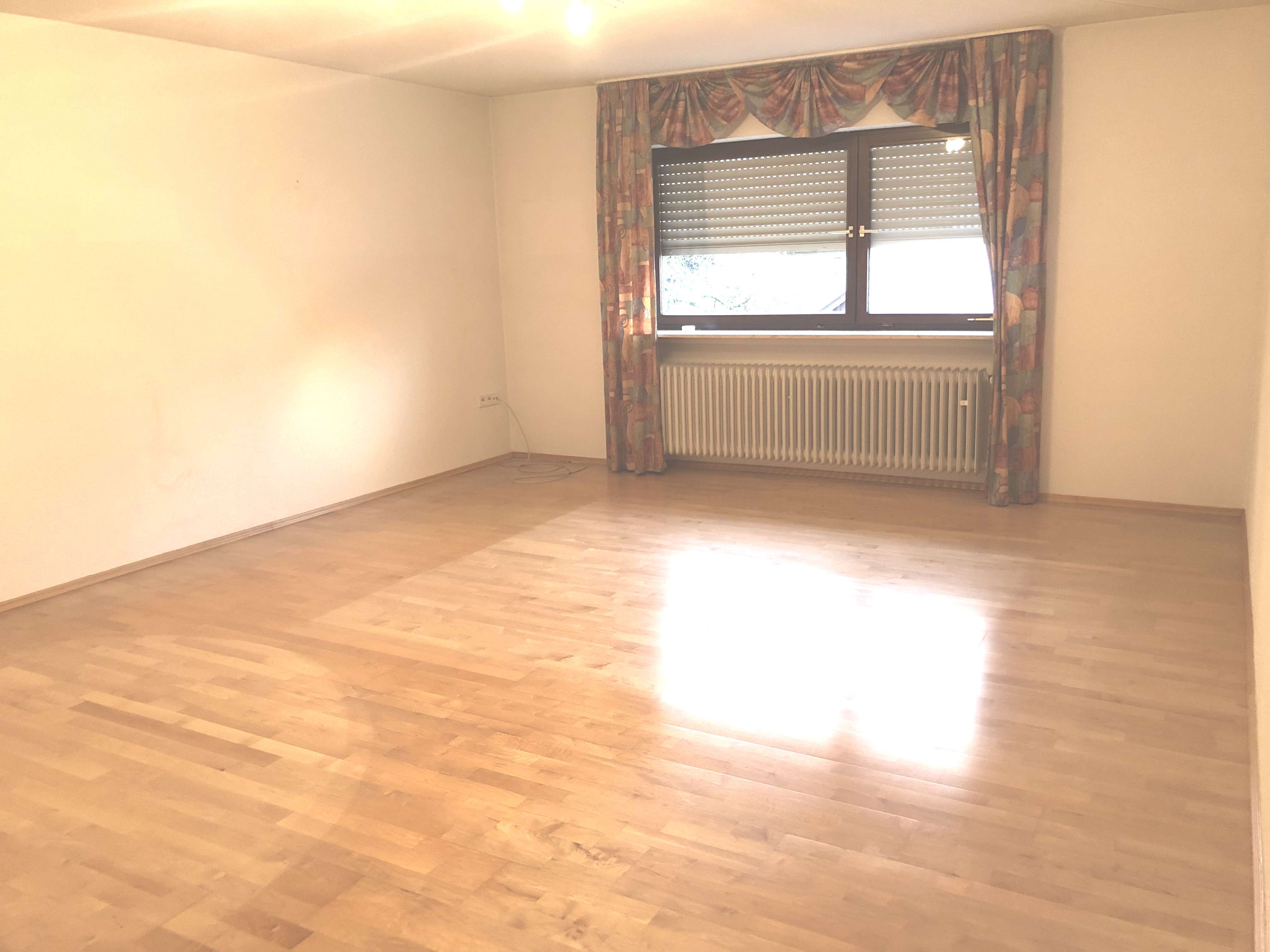 Thumbnail-Wohnung zum Mieten in Ehrstädt 1.100,00 € 145 m²