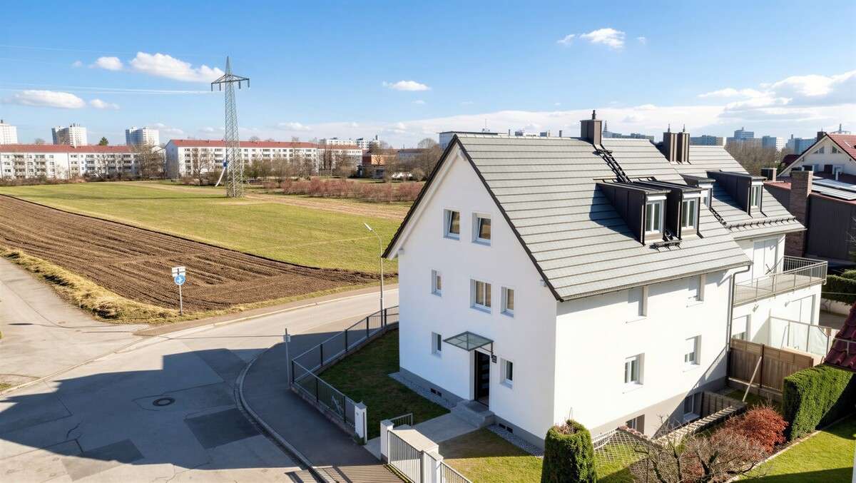 Thumbnail-Haus zum Kaufen in München Feldmoching 1.300.000,00 € 190 m²