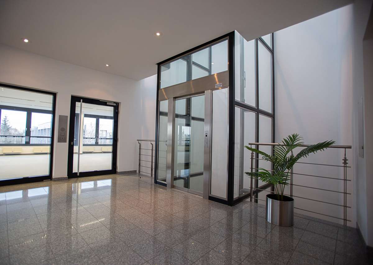 Thumbnail-Büro in Ismaning 7.462,50 € 597 m²