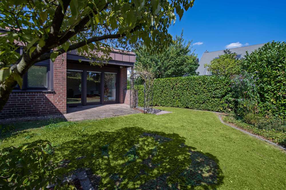 Thumbnail-Haus zum Kaufen in Düsseldorf - Niederkassel 2.490.000,00 € 282 m²