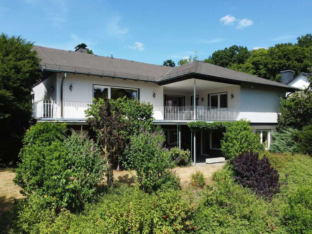 Thumbnail-Haus zum Kaufen in Sundern (Sauerland) 398.000,00 € 254 m²