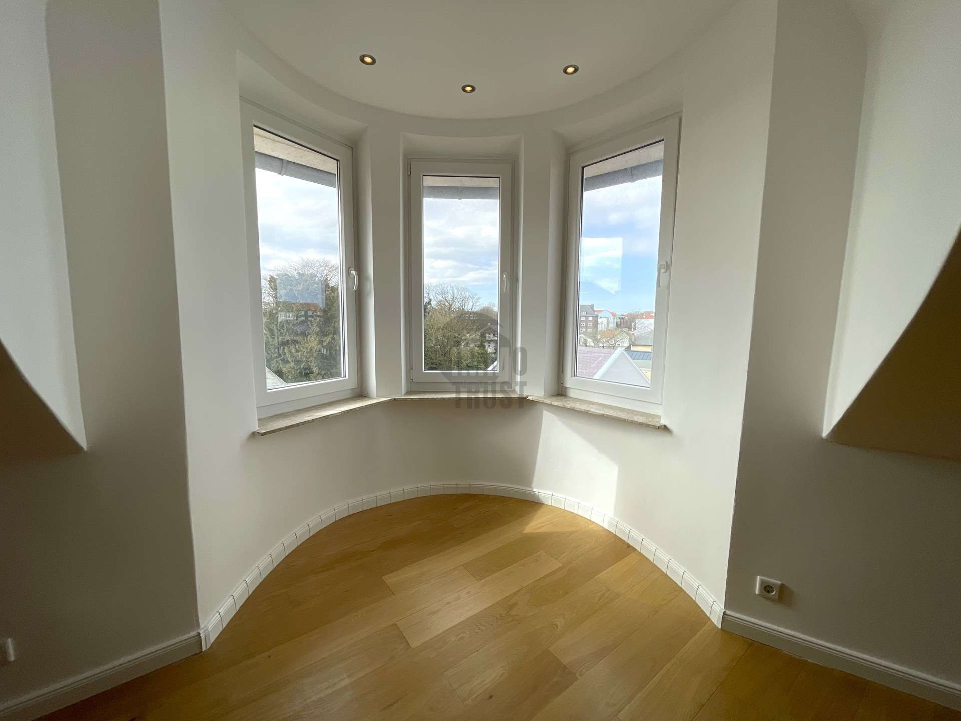 Thumbnail-Wohnung zum Mieten in Cuxhaven 1.490,00 € 151 m²